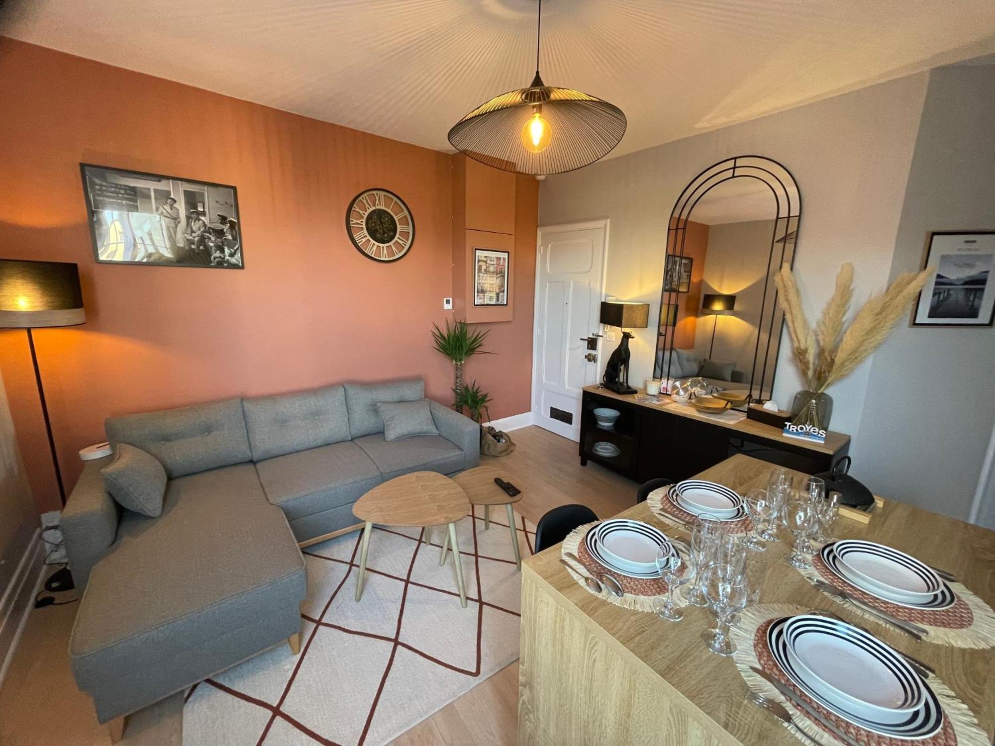 Le Treize Au Coeur Du Bouchon Lägenhet Troyes Exteriör bild