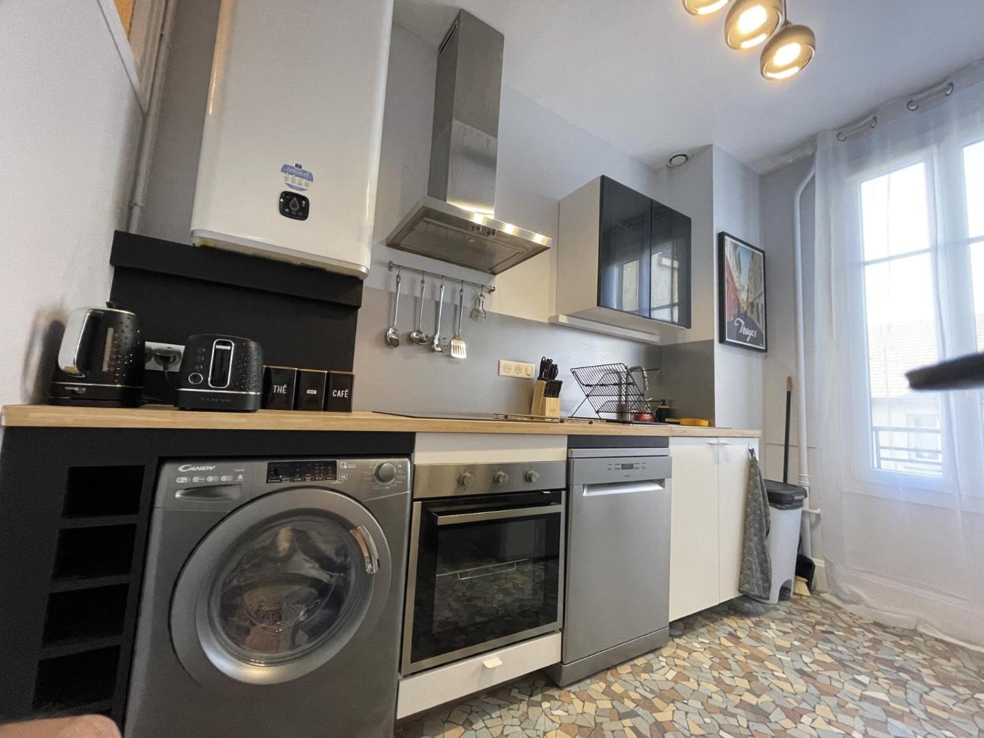 Le Treize Au Coeur Du Bouchon Lägenhet Troyes Exteriör bild