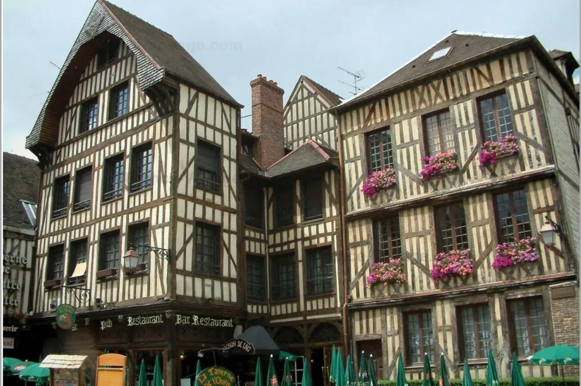 Le Treize Au Coeur Du Bouchon Lägenhet Troyes Exteriör bild